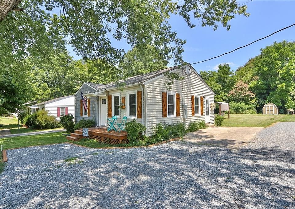 1st image of 609 E Main St