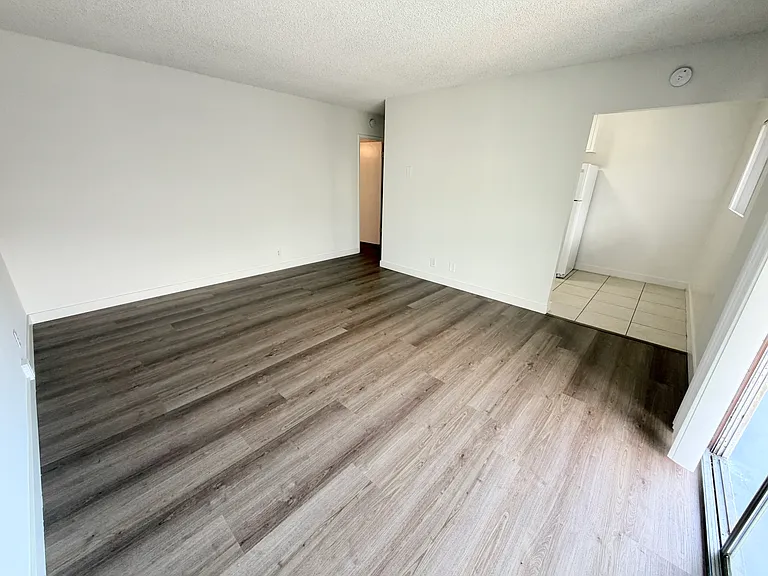 66 S Grand Oaks Ave — Photo 14