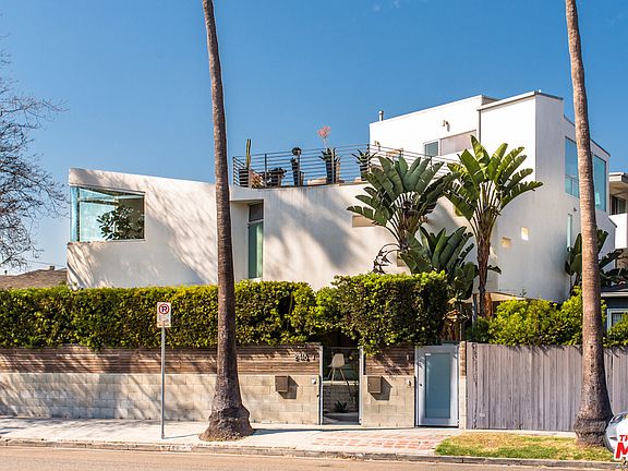 4th image of 2416 Abbot Kinney Blvd