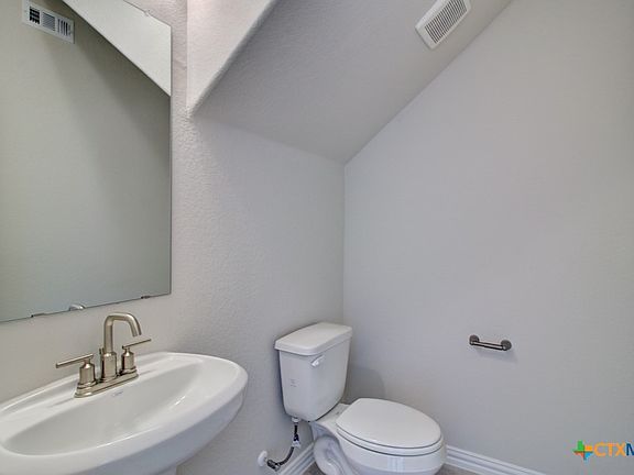 3rd image of 813 Saltbush St