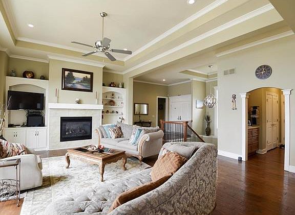 3rd image of 220 SE Waterwheel Ln