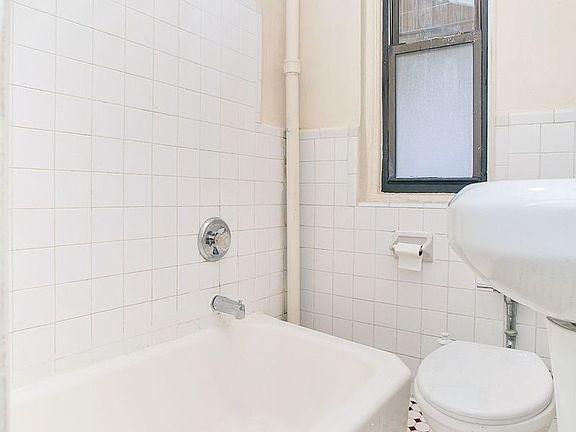5th image of 274 W 119th St #2D