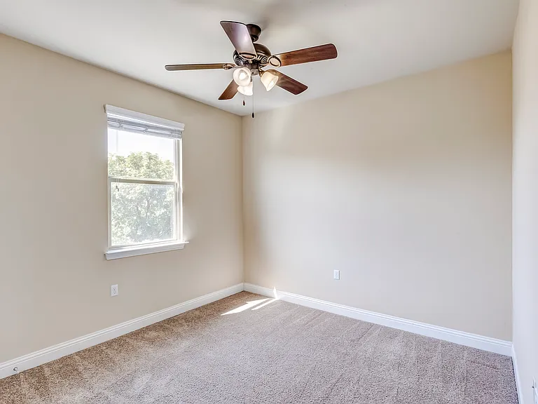 16009 Jeffs Ln — Photo 33