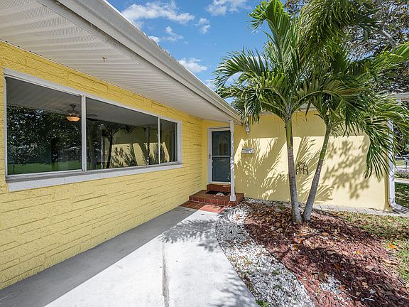 2nd image of 1924 Ixora Drive W