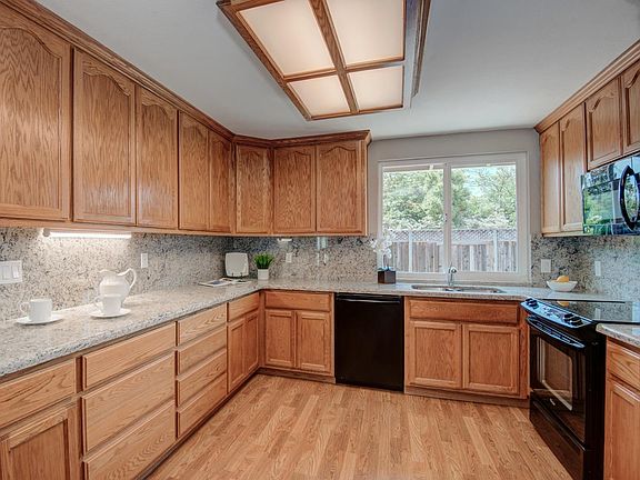 5th image of 1950 Rosswood Dr