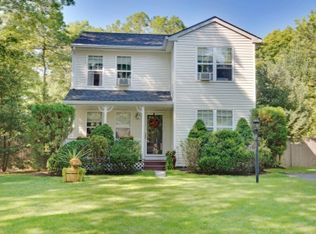4 Maple St, Hampton Bays, NY 11946