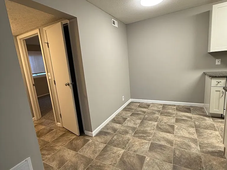 Renovated Apartment Just for You — Photo 5
