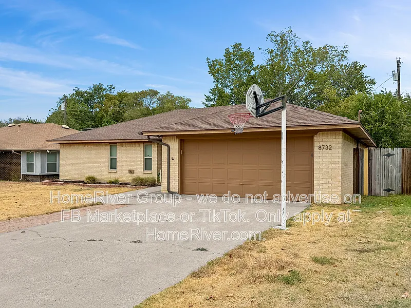 4 bed, 2.0 bath, 1641 sqft, $2,175 — Photo 2