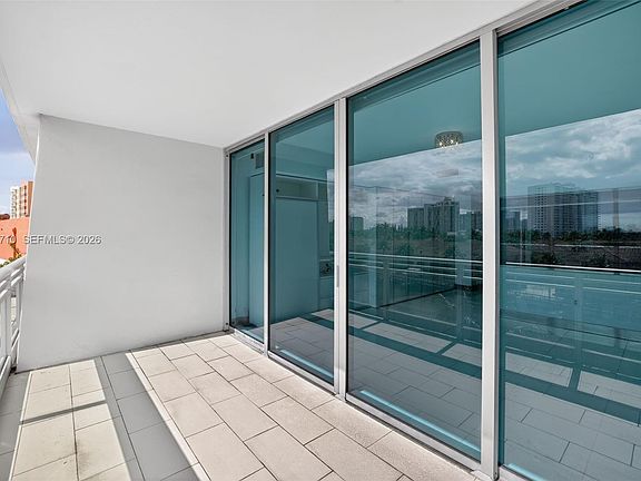 3rd image of 2950 NE 188th St APT 302