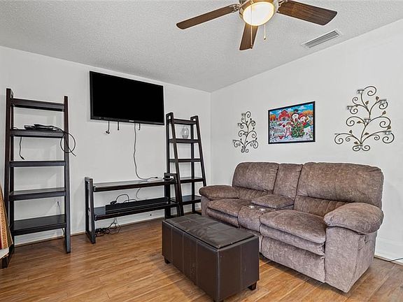 5th image of 9376 Maple Ridge Dr