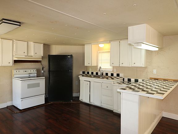 5th image of 940 N Chamberlain St
