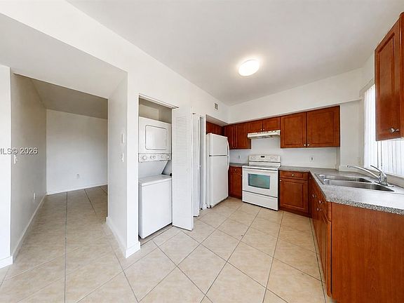 2nd image of 115 SW 42nd Ave APT 501