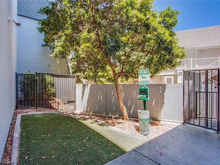 360 E Desert Inn Rd #1008 — Photo 64