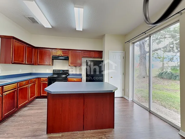 517 Vicks Landing Dr — Photo 3
