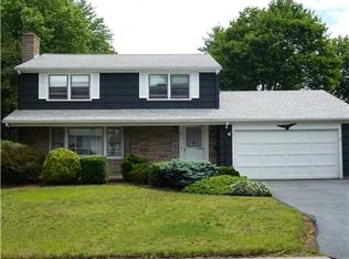 211 Pinecrest Dr, Pawtucket, RI 02861