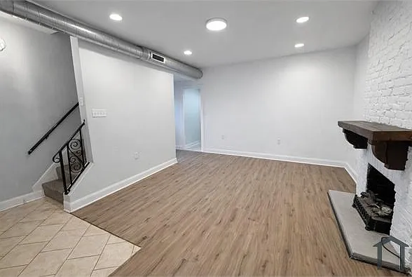 3 bed, 966 sqft, $2,005 — Photo 3