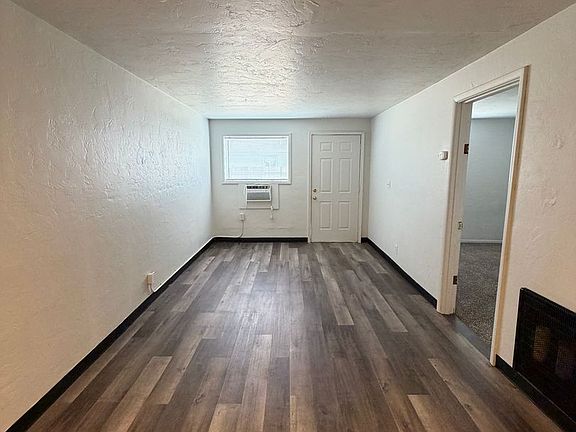 4th image of 928 W Ruby St APT C