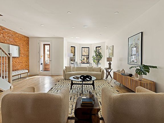 3rd image of 1293 Park Pl