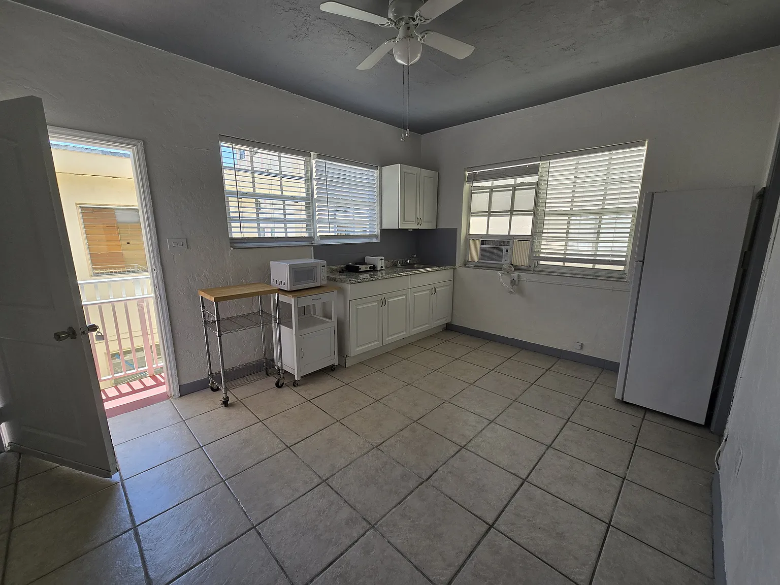 Studio, 200 sqft, $1,300 — Photo 2