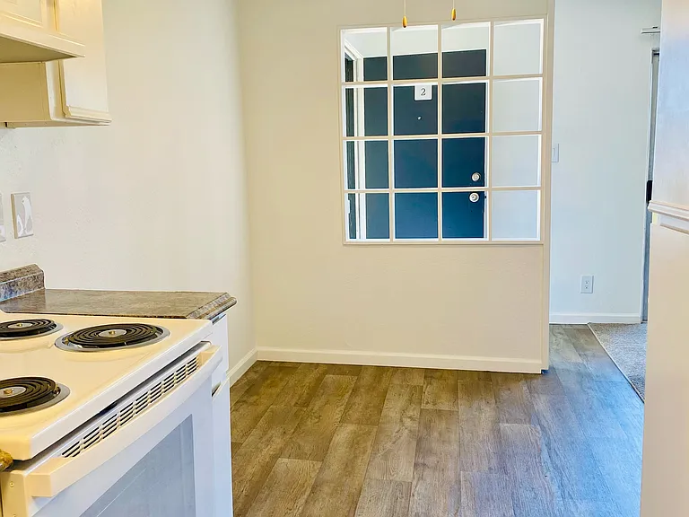 Evergreen Ridge Apartments — Photo 17