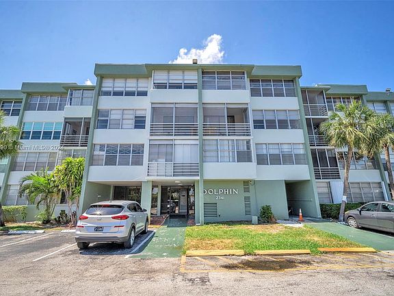 3rd image of 2741 Taft St APT 103