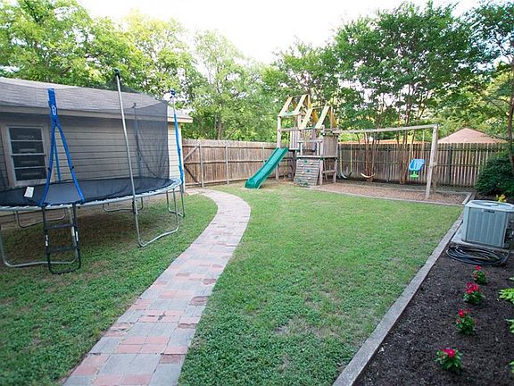 3rd image of 4973 Royal Dr