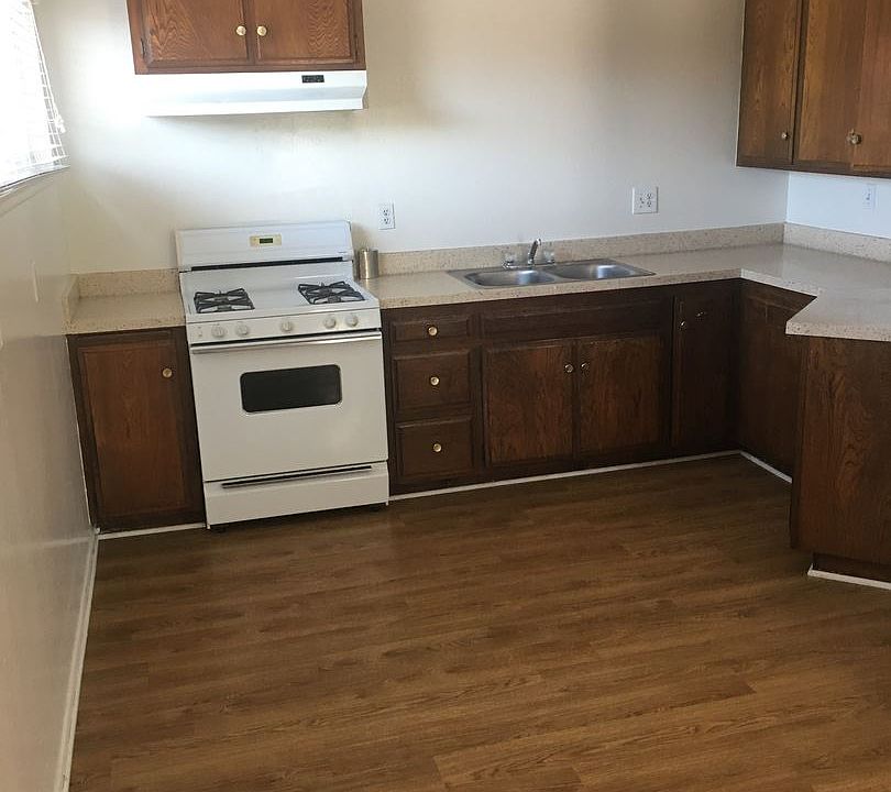 2nd image of 402 13th St APT C