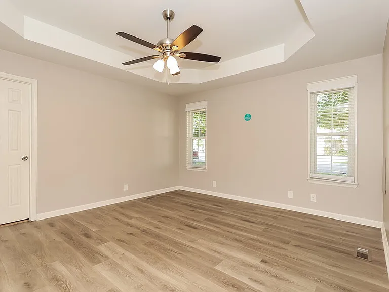 1002 Esquire Ct — Photo 11