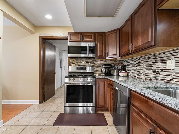 3rd image of 163 Chatham Ct APT C