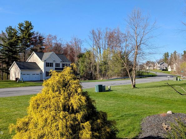 17 Stone Crest Drive, Mechanicville, NY 12118