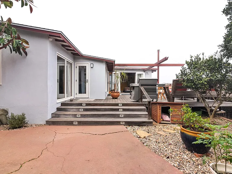 541 Tarento Dr — Photo 37