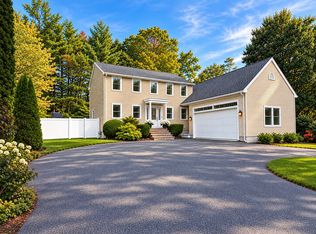 14 Dunvegan Dr, Merrimac, MA 01860