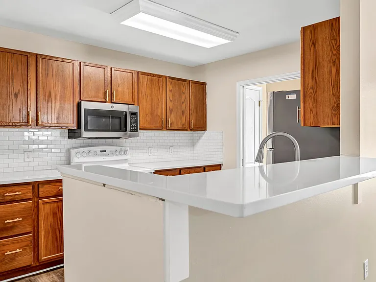 110 Methodist Ave SE #D — Photo 6