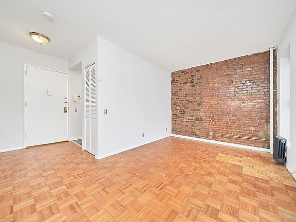 5th image of 333 W 43rd St APT 3C