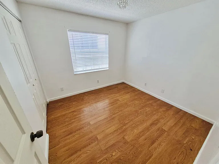 7093 Middlebury Dr — Photo 19