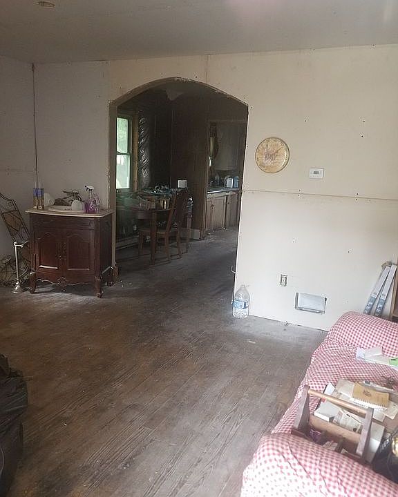 2nd image of 624 Williams St