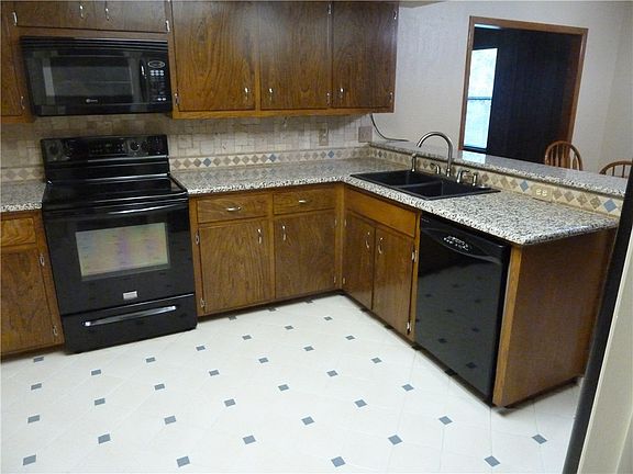 5th image of 104 Parkway Dr