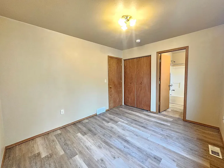407 E 8th Ave — Photo 9
