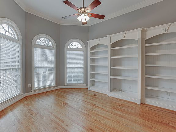 5th image of 745 Brittany Manor Ln