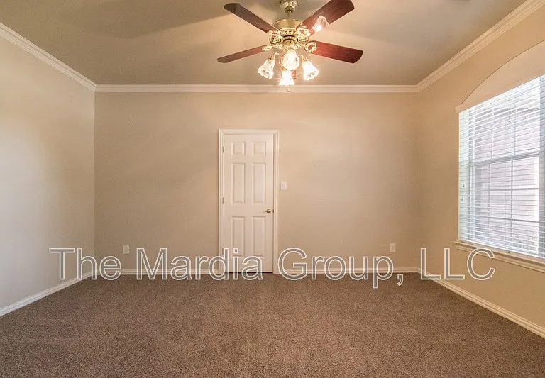 5403 Exeter Dr — Photo 6