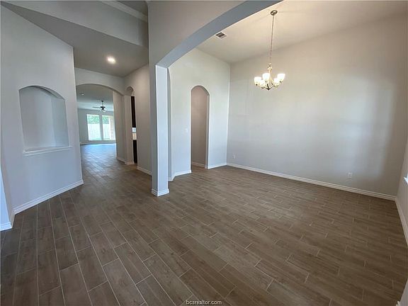 3rd image of 2710 Lakewell Ln