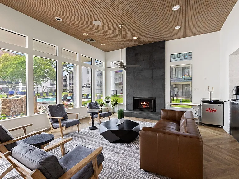 Leasing Center