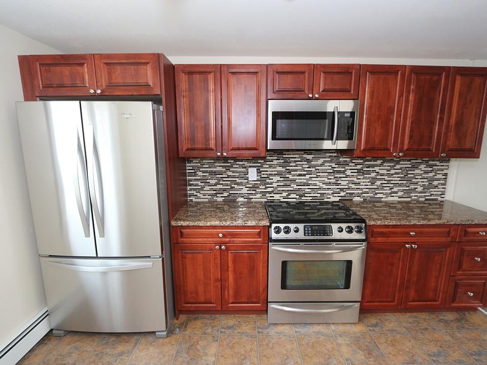 Kitchen French door fridge and Range