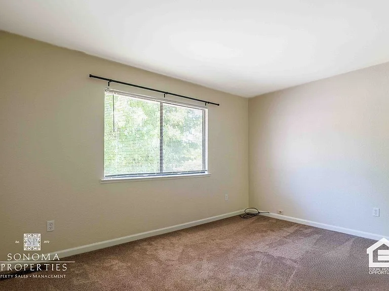 114 Melody Ct — Photo 29