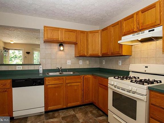4th image of 1970 Laurel Oak Dr