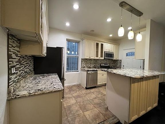 5th image of 940 Havemeyer Ave Floor 1