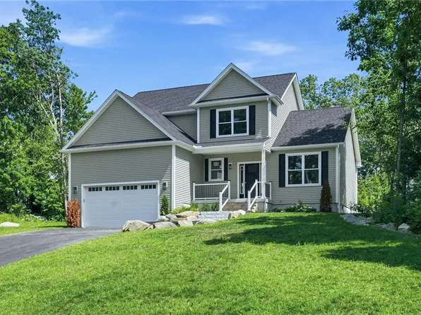 18 Koutsogiane Dr, Cranston, RI 02920