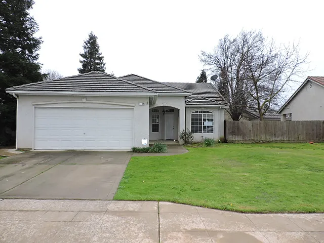 2736 Roberts Ave photo 1
