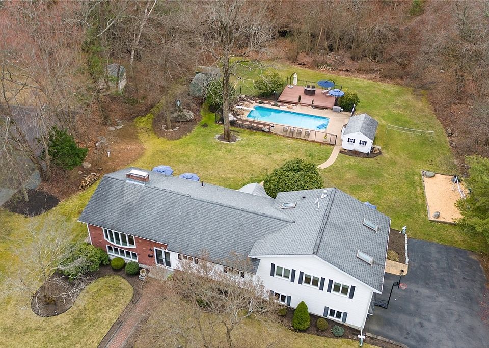 1st image of 3 Winchester Dr