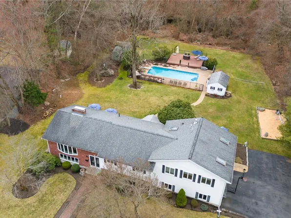 3 Winchester Dr, Lynnfield, MA 01940